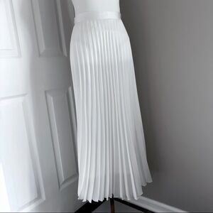 Zara White A-Line Pleated Skirt